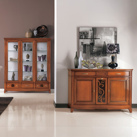 Credenza 2-a battenti con dettagli floreali e piedini