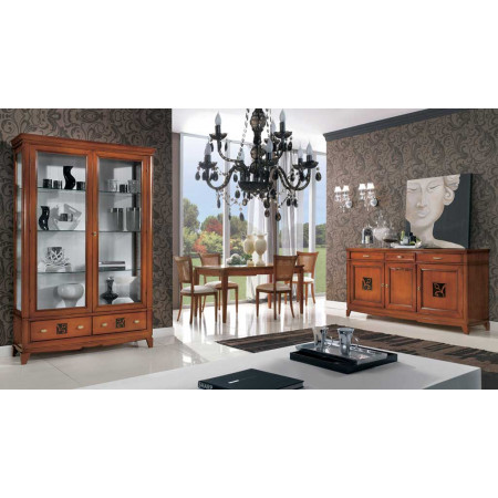 Credenza 3 ante battenti in legno con dettagli floreali