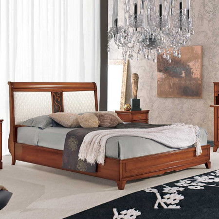 Letto con piedini 198,5x162, legno massello e testata intagliata