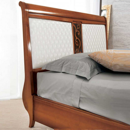Letto con piedini 198,5x162 con testata sagomata