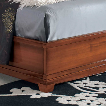 Letto imbottito con contenitore, dettaglio del giroletto in legno