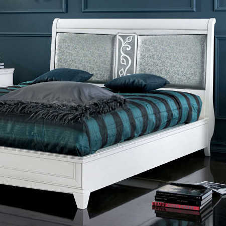 Letto con piedi interno 198,5x162, testata decorata