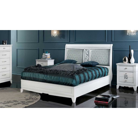 Letto con piedi interno 198,5x162, dettaglio testata decorata