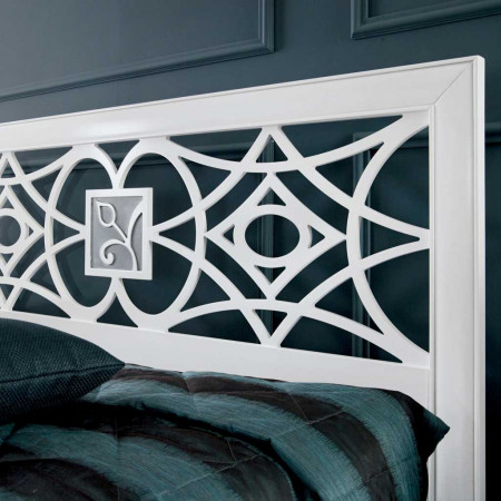 Dettaglio testata traforata Letto geometrico 198,5x162