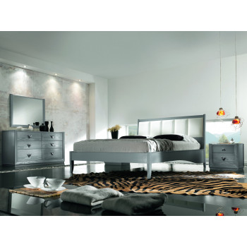 Camera Giselle in stile classico contemporaneo con letto e armadio