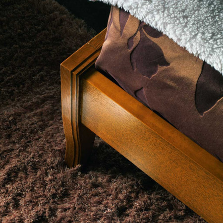 Camera da letto classico contemporaneo con comò in frassino