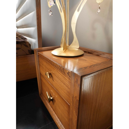 Camera da letto in stile classico contemporaneo, comodino in legno di frassino
