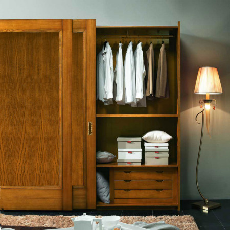 Armadio accanto al letto in stile classico contemporaneo
