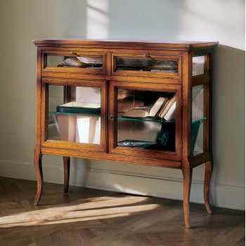 Vetrinetta porta oggetti 2 ante 2 ribalte, dettaglio delle gambe sagomate