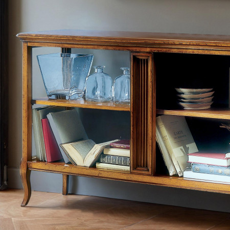 Retrodivano o etagere con vani a giorno e vetri trasparenti