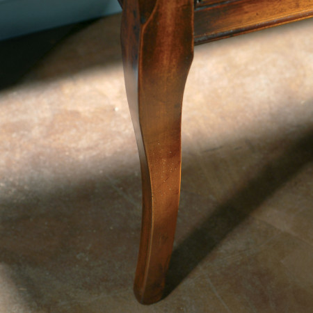 Sedia della sala da pranzo classica con gambe 700