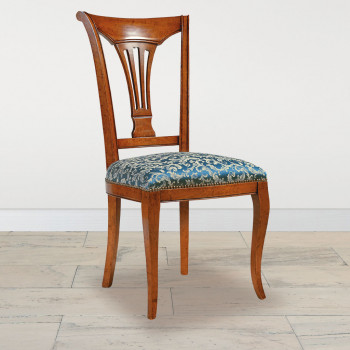 Sedia con arpa 3 fori, dettaglio schienale traforato