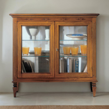 Vetrinetta gambe a piramide 2 ripiani vetro con dettagli classici