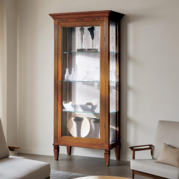 Vetrina con 3 ripiani vetro, dettaglio piedi a spillo