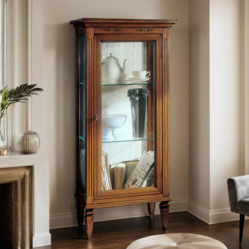 Vetrina anta filettata in legno, dettaglio vetro e intarsi