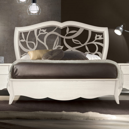 Letto matrimoniale in frassino con testata traforata
