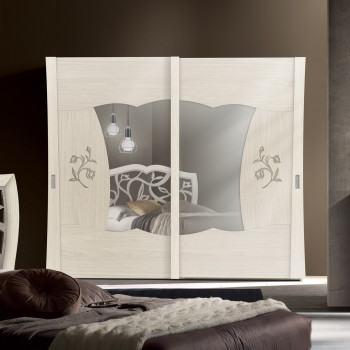 Armadio in frassino con ante specchiate e floreali