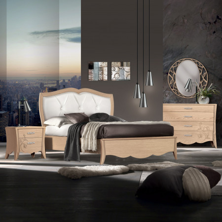 Comodino sagomato in frassino con cassetti decorati