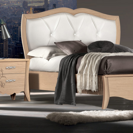 Letto king size in frassino con testata imbottita, dettaglio giroletto