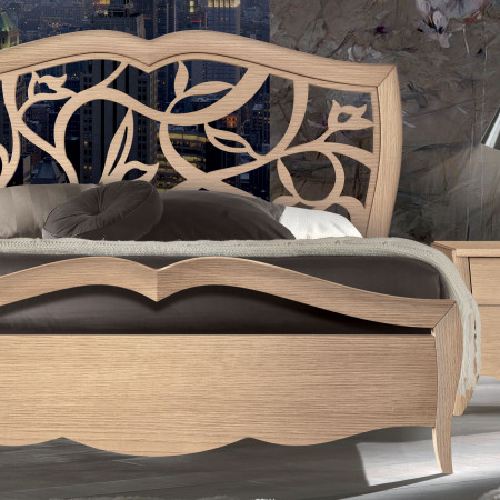 Letto king size in frassino con testata traforata, dettagli moderni