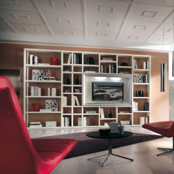 Libreria a giorno cornice tv sagomata in legno bianco