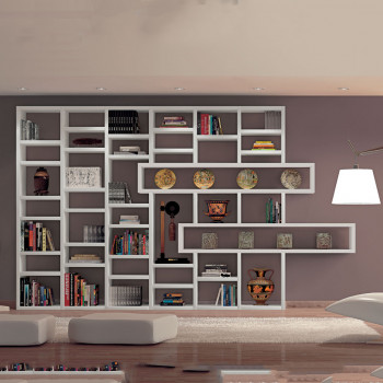 Composizione a giorno laccata con decorazioni e libri