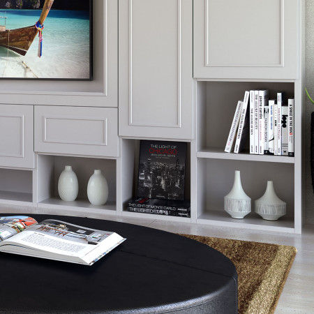 Componibile moderno in legno con dettagli minimalisti