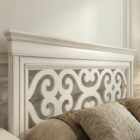 Letto matrimoniale con testata traforata e pediera bassa