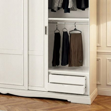 Armadio classico con ante in legno scorrevoli