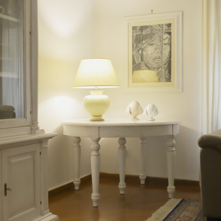 Tavolo rotondo allungabile da 120x120 a 370x120, dettaglio lampada