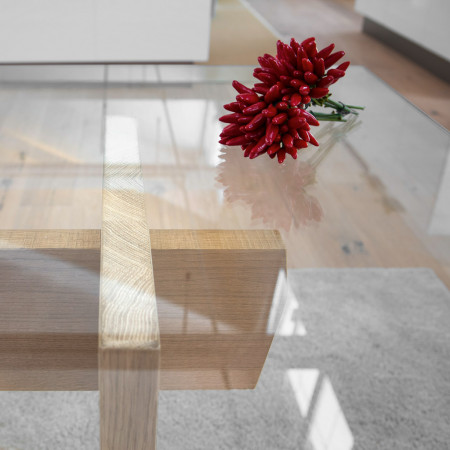 Tavolo moderno in legno e vetro