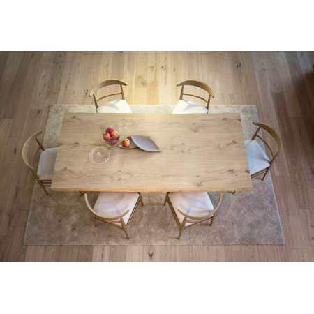 Tavolo moderno in legno piano con bordo naturale