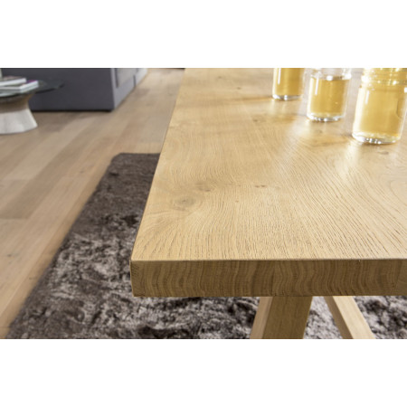 Dettaglio piano in legno del Tavolo moderno a cavalletto