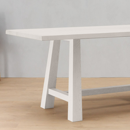 Dettaglio del Tavolo moderno in legno a cavalletto
