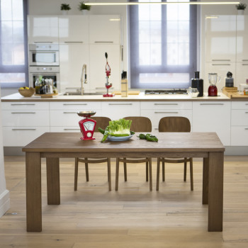 Tavolo allungabile moderno in legno in cucina contemporanea