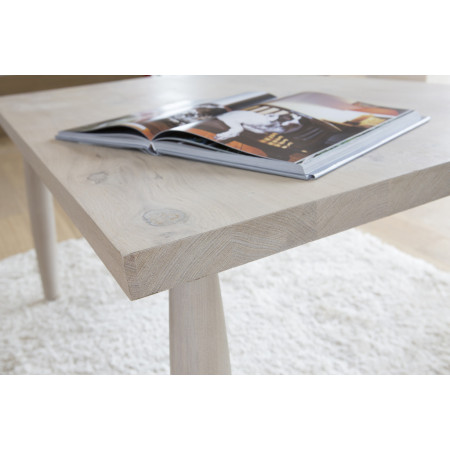 Dettaglio piano tavolo moderno legno rovere