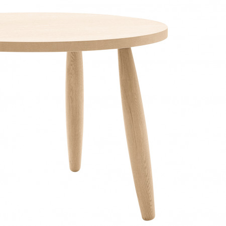 Tavolo rotondo in rovere con gambe tornite