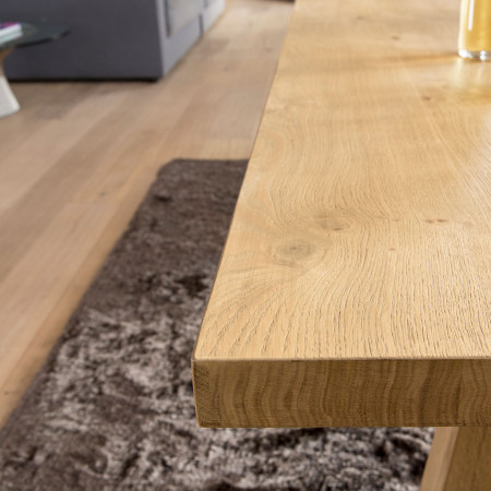 Dettaglio del piano in legno rovere del Tavolo rotondo