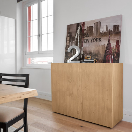 Madia in rovere con piano in vetro bianco, design minimale