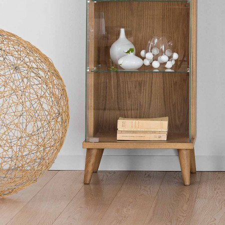 Vetrina in rovere con 1 porta sx, dettaglio interno