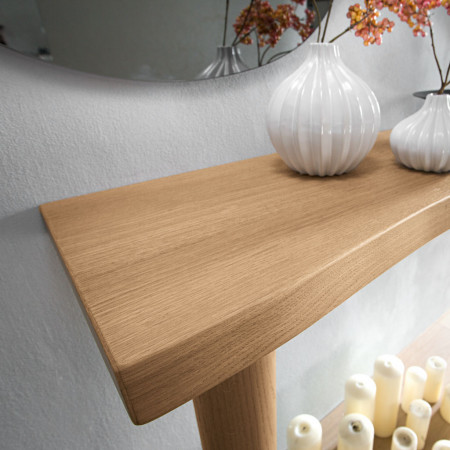 Dettaglio piano consolle con gambe tornite, legno rovere