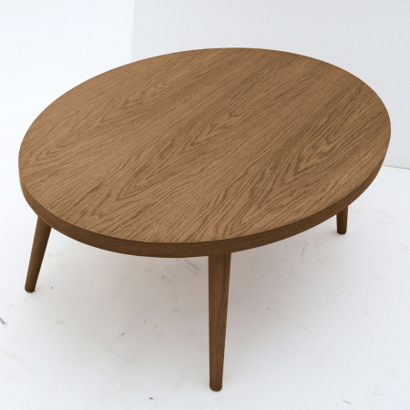 Tavolino ovale rovere, dettaglio gambe tornite a spillo