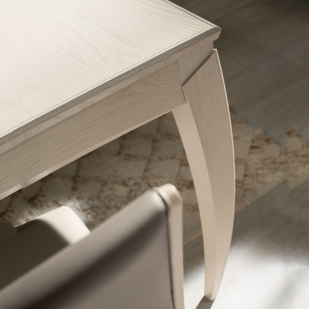 Tavolo quadrato allungabile dettaglio gambe legno frassino
