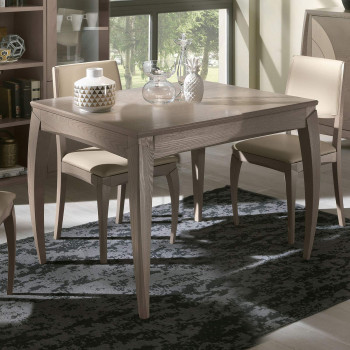 Tavolo quadrato allungabile in legno di frassino, dettaglio ambientato