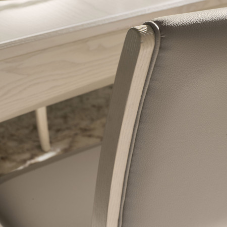 Sedia con schienale imbottito, tessuto grigio
