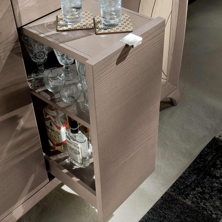 Credenza 2 ante con incisioni, porta bottiglie integrato