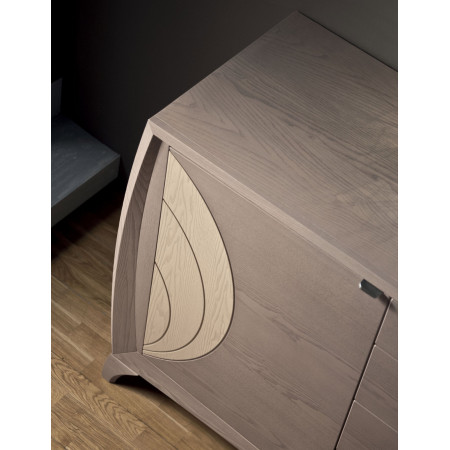 Credenza 2 ante con incisioni in legno di frassino