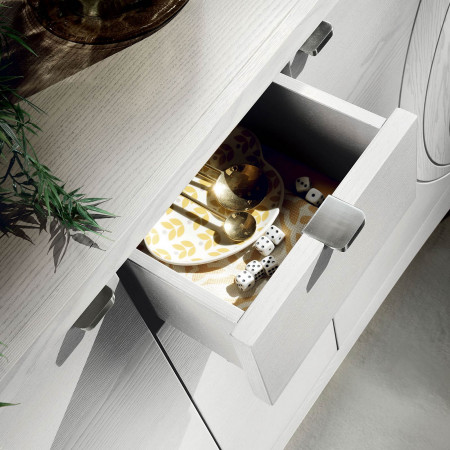 Credenza 2 ante incise e dettaglio cassetti in legno