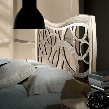 Camera da letto contemporanea in legno