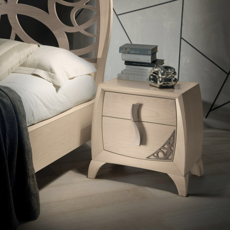 Camera da letto con trafori e maniglie in legno
